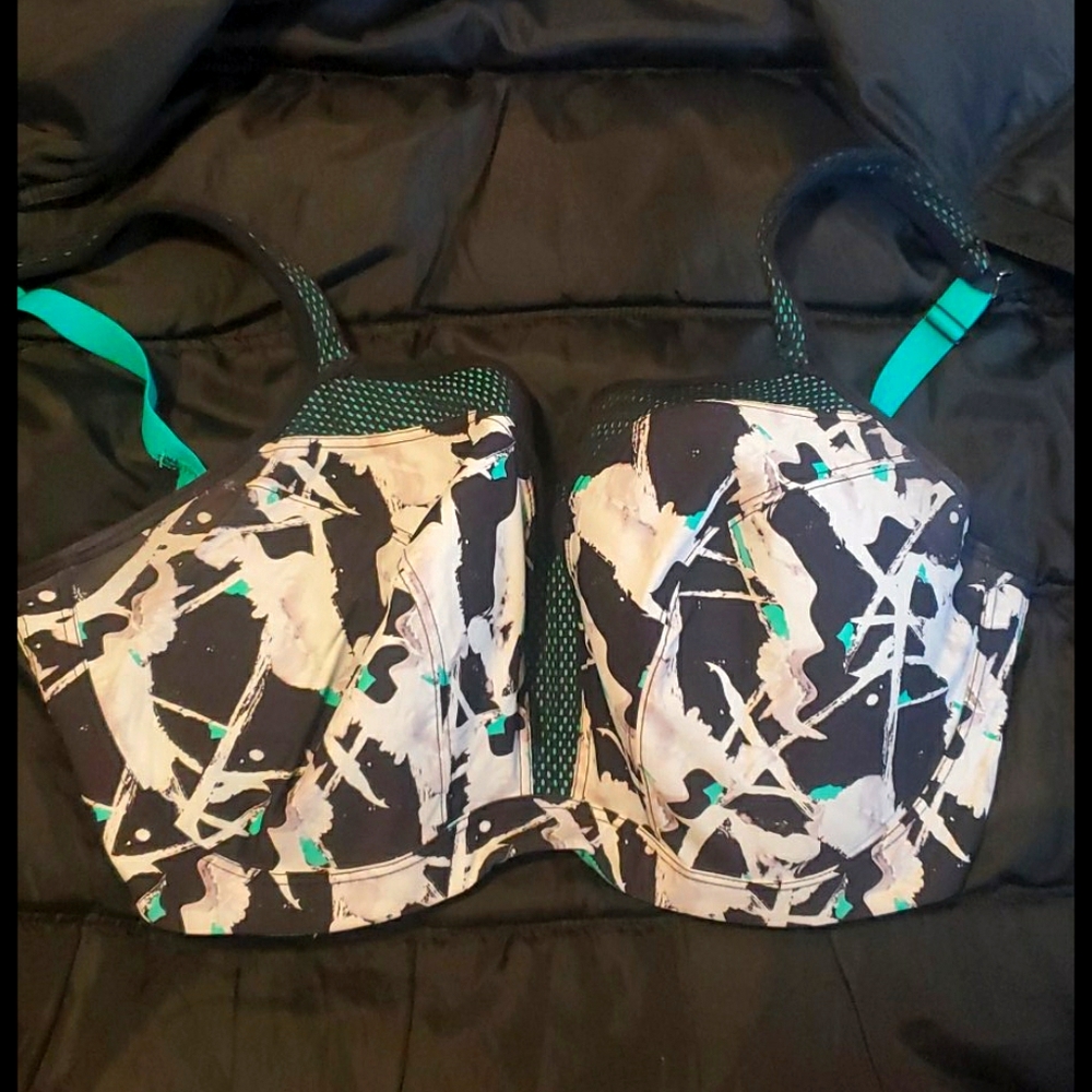 Moulded Underwired Sports Bra